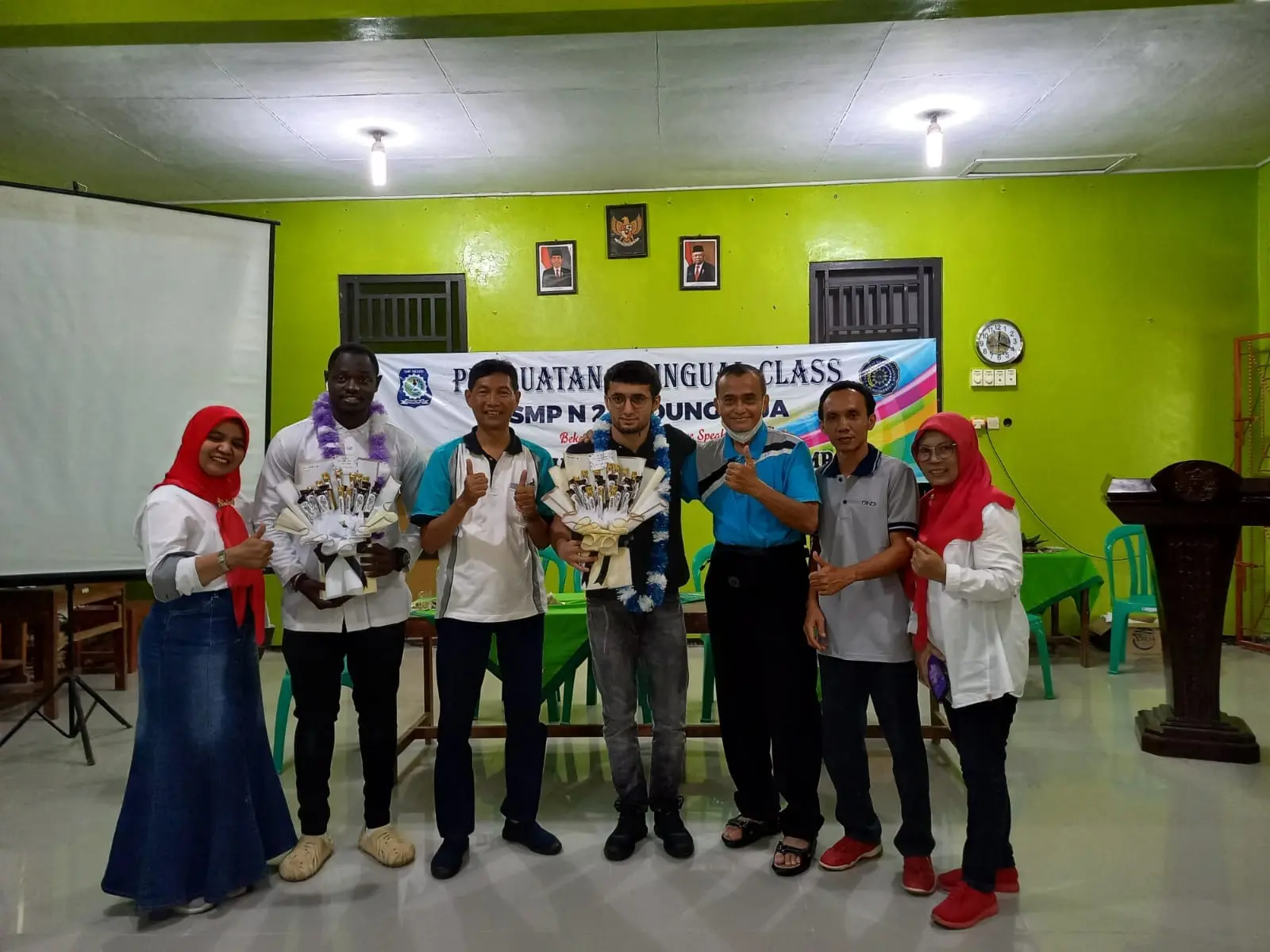 Native Speaker dari Tajikistan dan Gambia