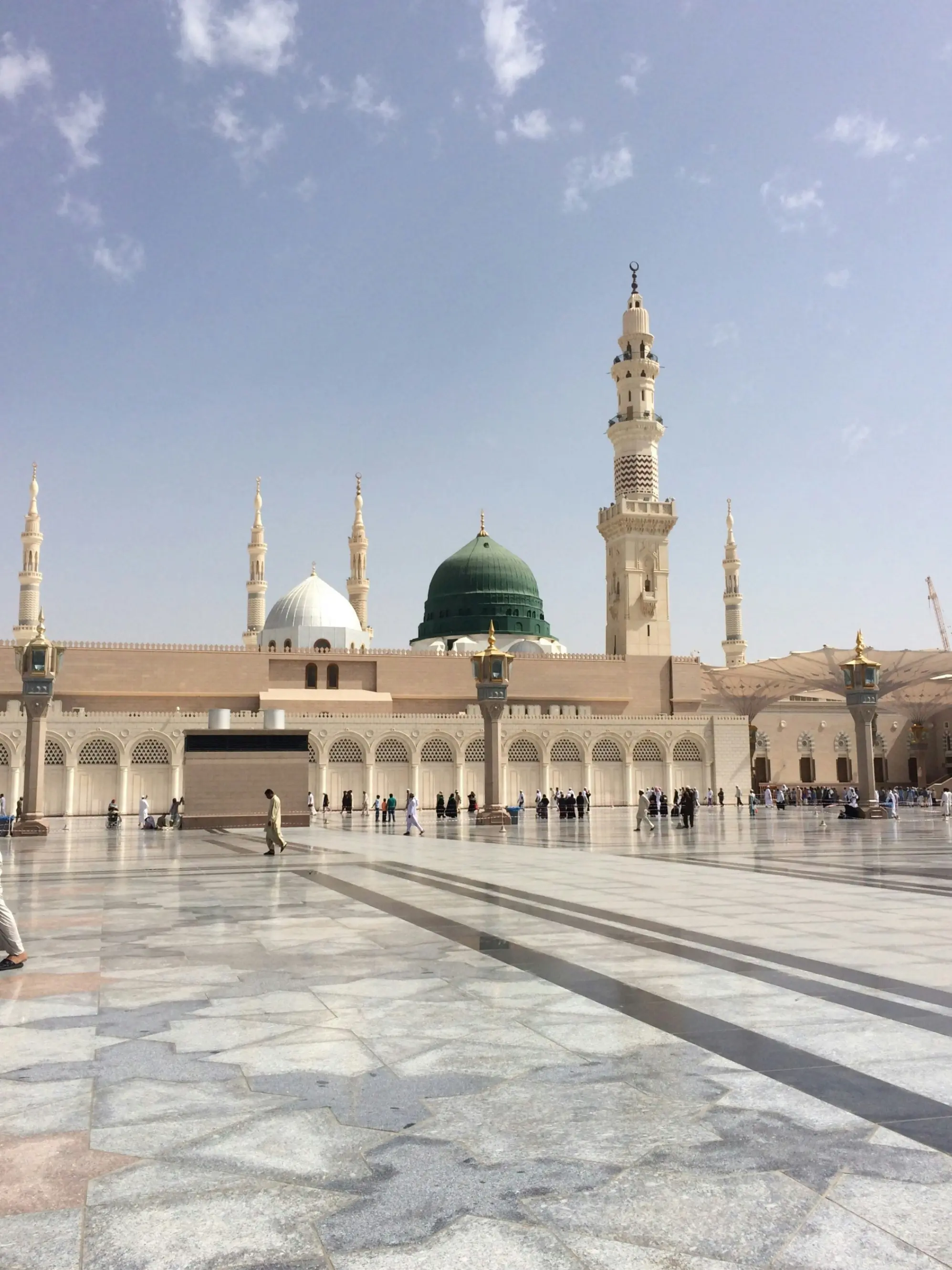 MASJID NABAWI (AlMunawwarah)