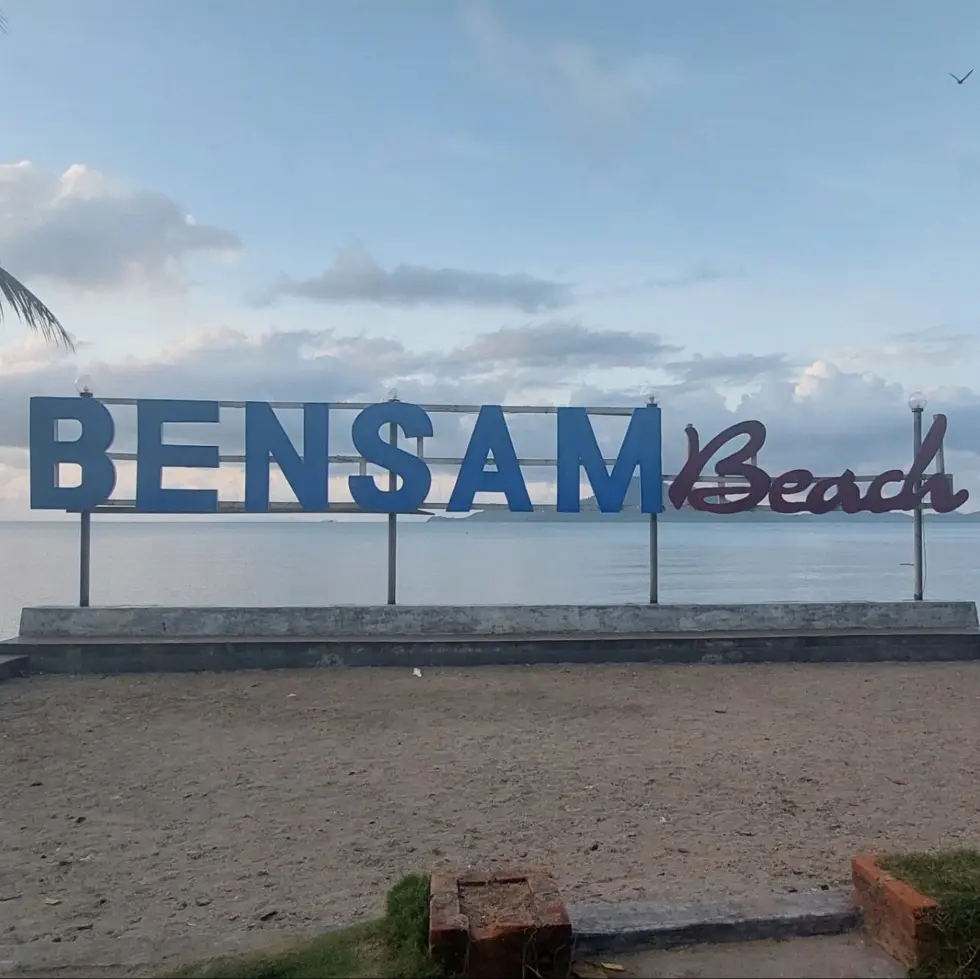 Pantai Bensam Lampung, pasir putih & spot speedboat kekinian! Jangan sampai kamu jadi yang terakhir ke sini!