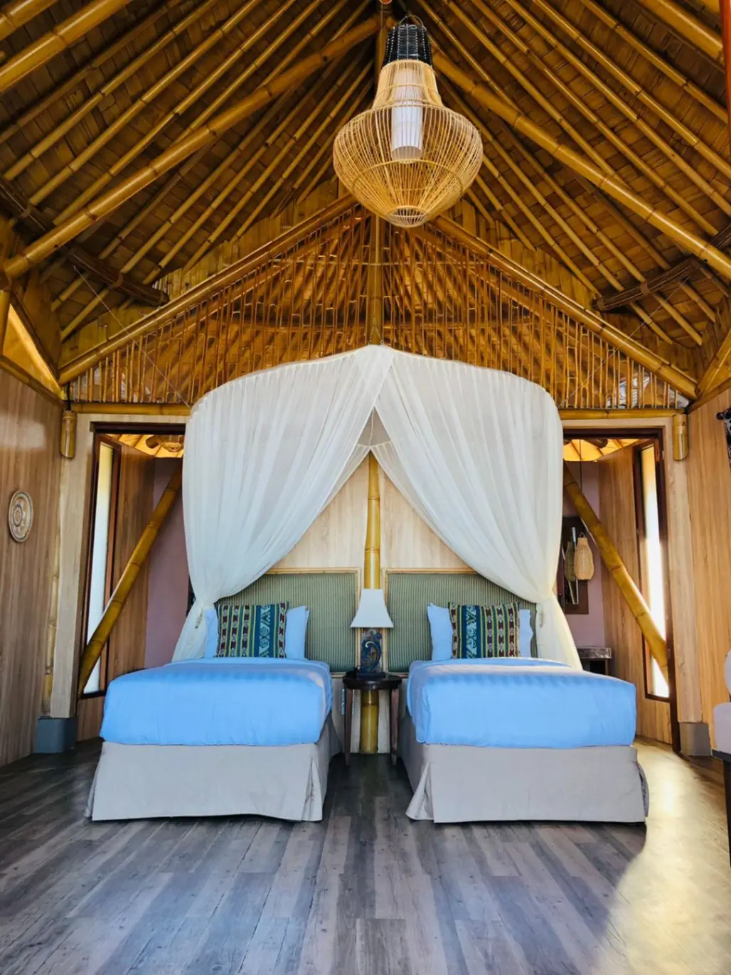 ROYAL FAMILY SUITES  Kapasitas 2 - 4 Orang