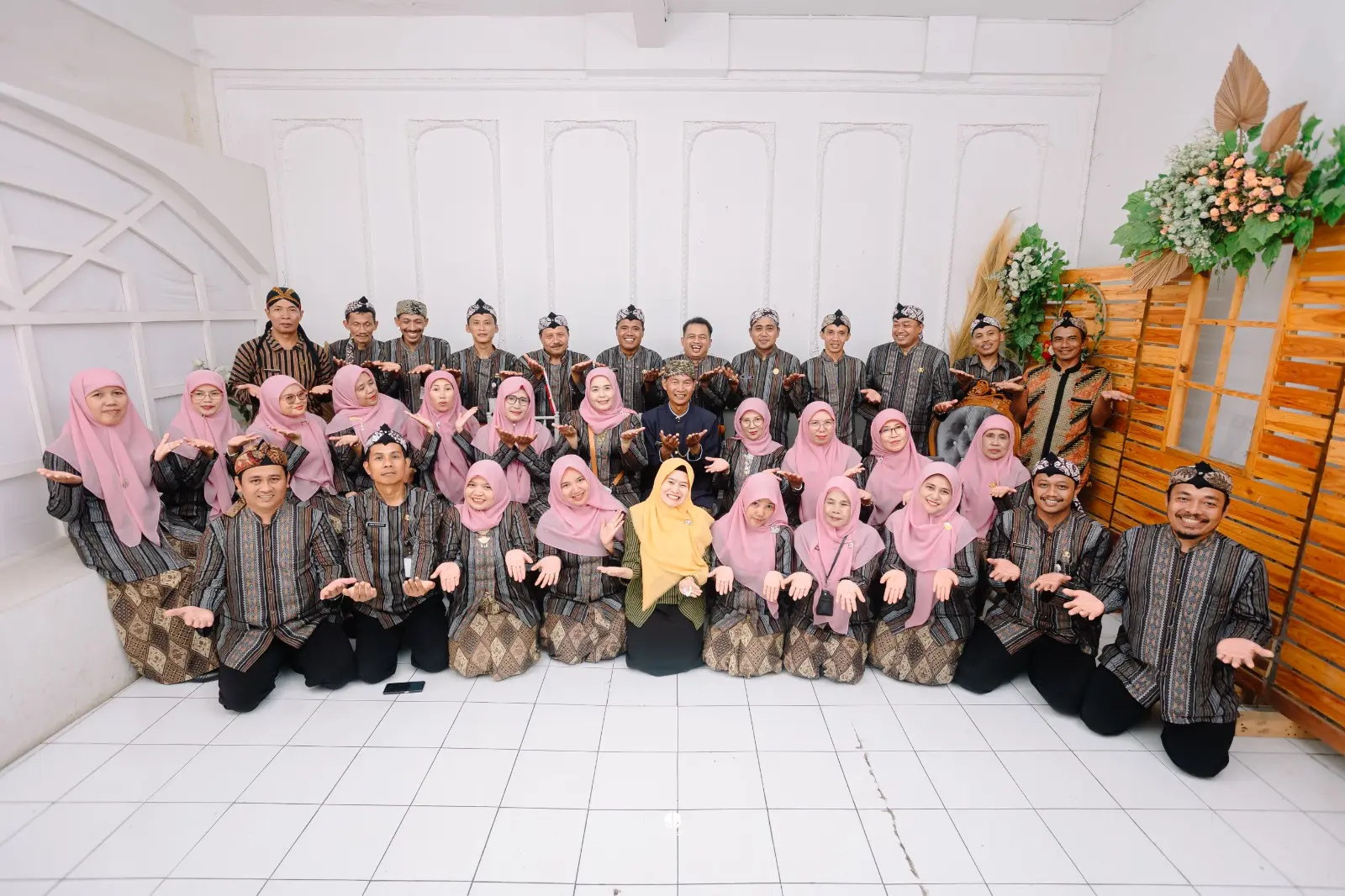Keluarga Besar SMP Negeri 2 Kedungreja