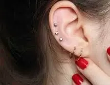 Tindik (Piercings) Telingan Wanita Perlubang Rp 75.000