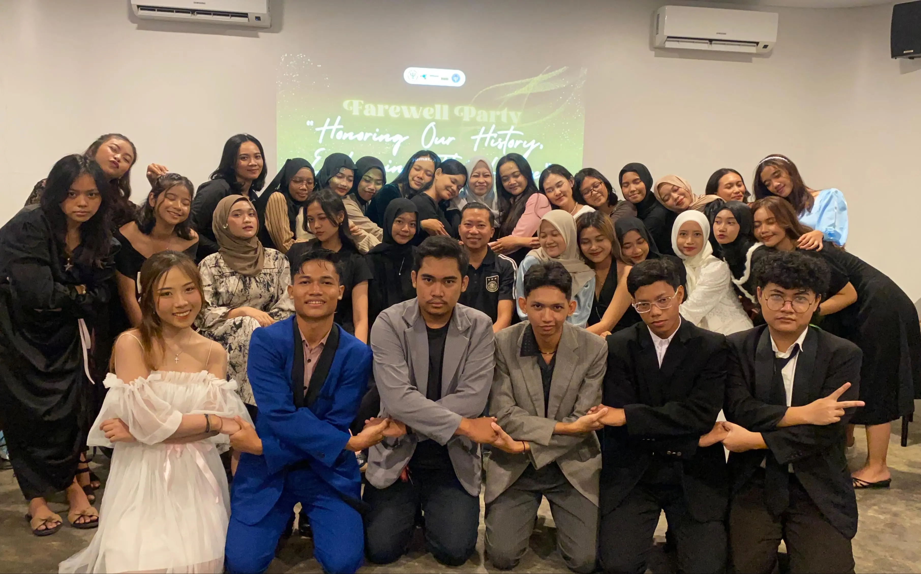 Saya merupakan Mahasiswa aktif yang memiliki minat untuk ikut kegiatan organisasi, salah satu tujuannya adalah untuk mengembangkan diri
