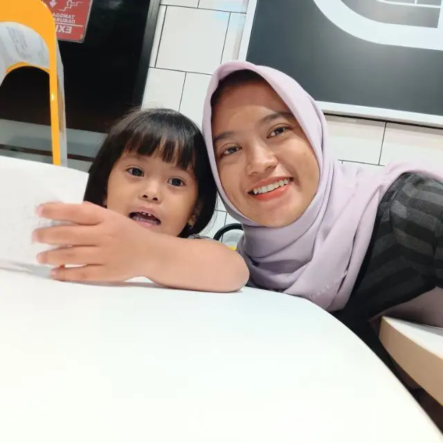 GURU KELAS 4  YOHANA HERAWATI